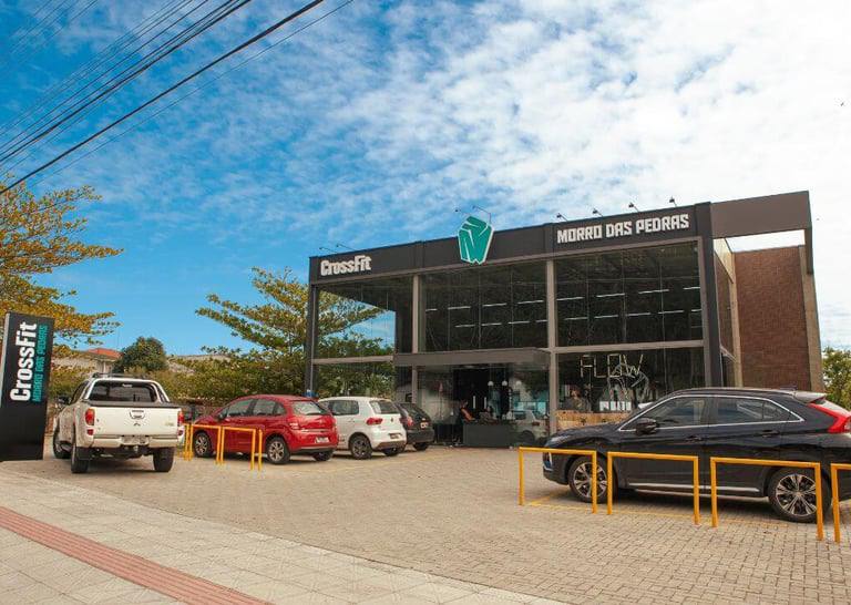 Fachada externa do CrossFit Morro das Pedras em Florianópolis, no sul da Ilha.